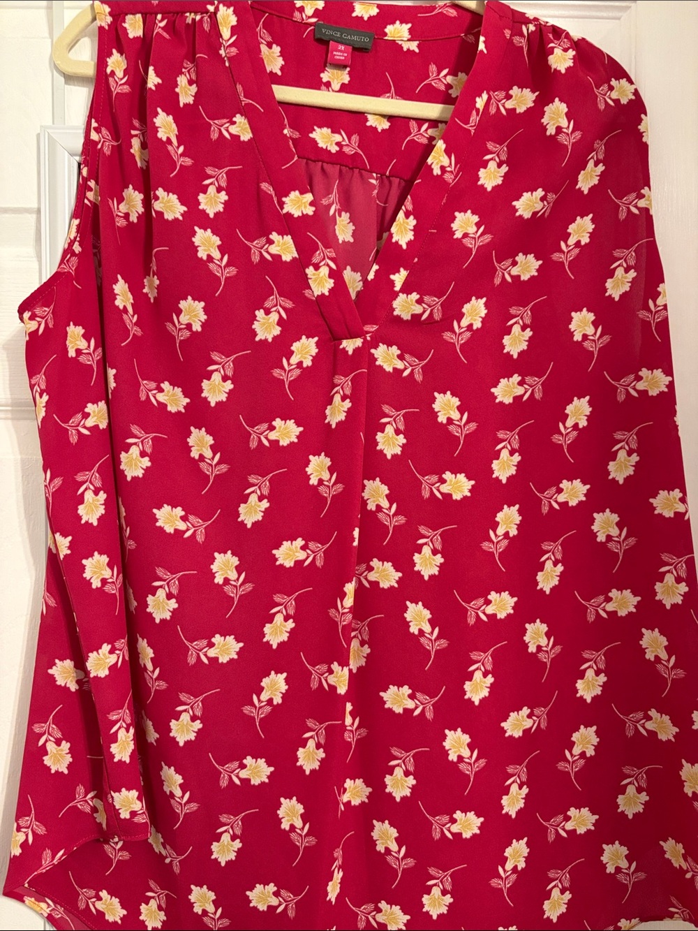 Vince Camuto Red Floral Sleeveless Tank Top size 2X PtP 27 L 28